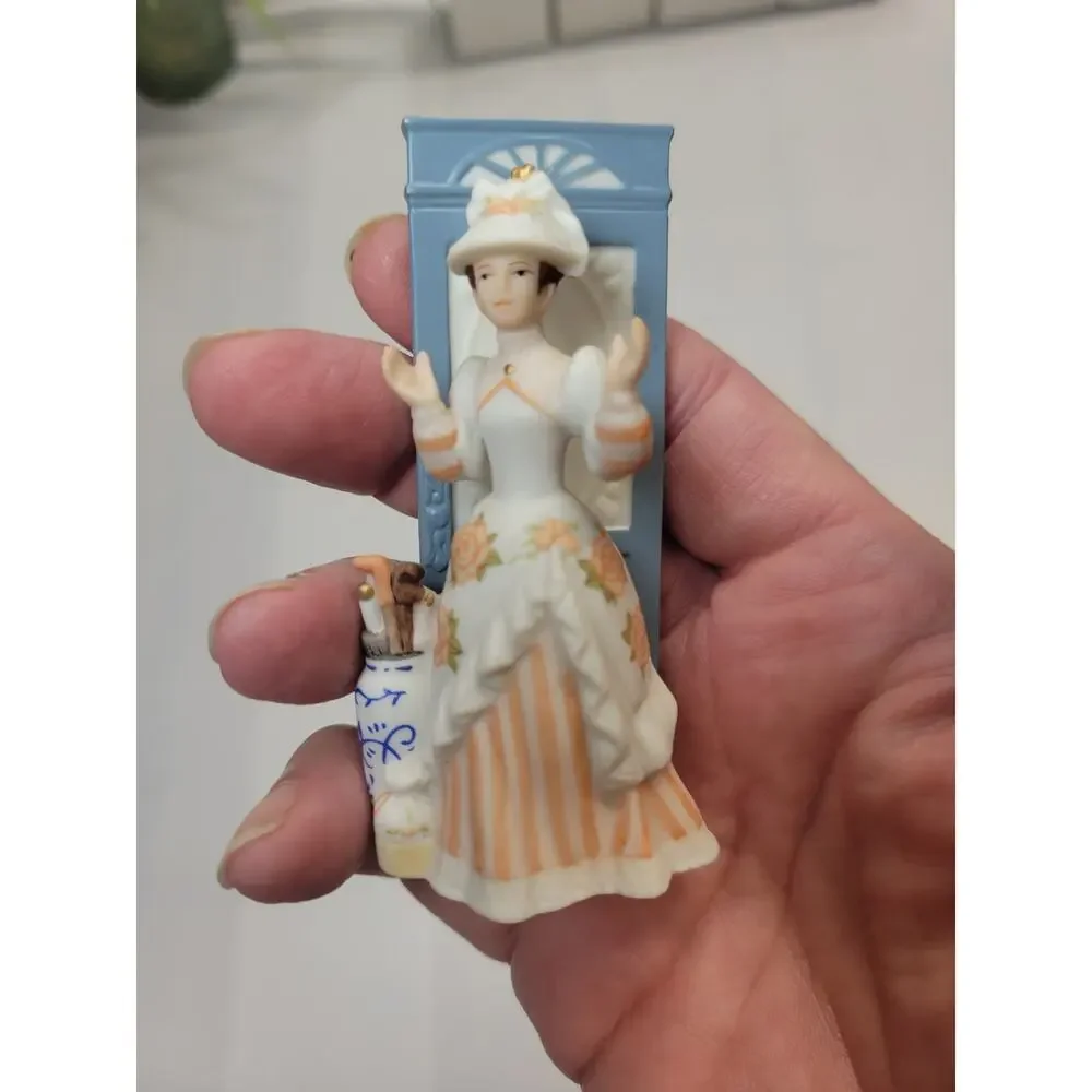 Avon Mrs Albee Miniature Figurines Lot 1988 1989 1990 1993 Presidents Club Box